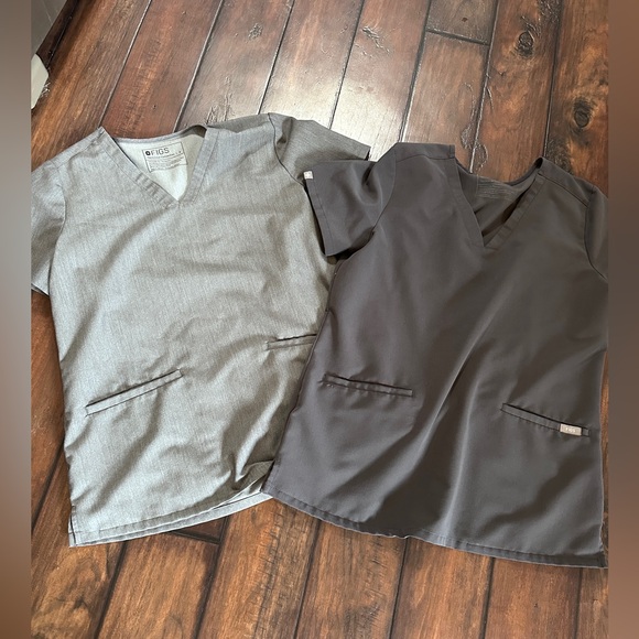 Figs Tops - 2 gray woman’s fig scrub tops- size small